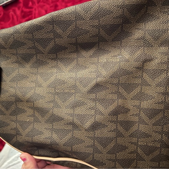 MICHAEL KORS DUFFLE BAG - Picture 8 of 11